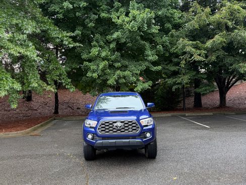 Used 2022 Toyota Tacoma TRD Off-Road AWD/4WD image 2