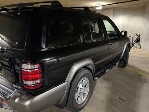 Used 2001 Nissan Pathfinder SE AWD/4WD image 6