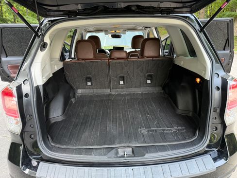 Used 2017 Subaru Forester 2.5i Touring AWD/4WD image 18