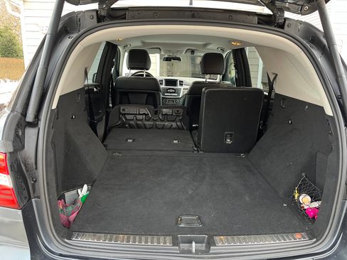 Used 2012 Mercedes-Benz ML 350 ML 350 4MATIC Sport Utility 4D image 2