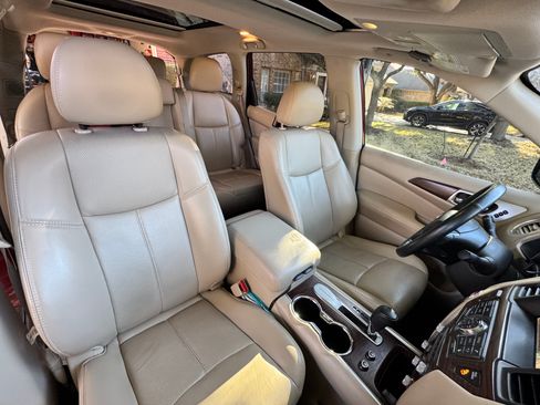 Used 2019 Nissan Pathfinder Platinum image 10