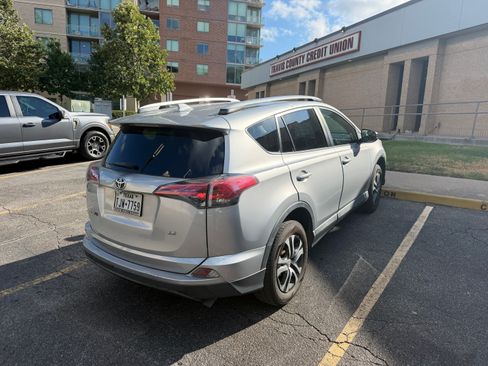 Used 2017 Toyota RAV4 LE FWD image 6