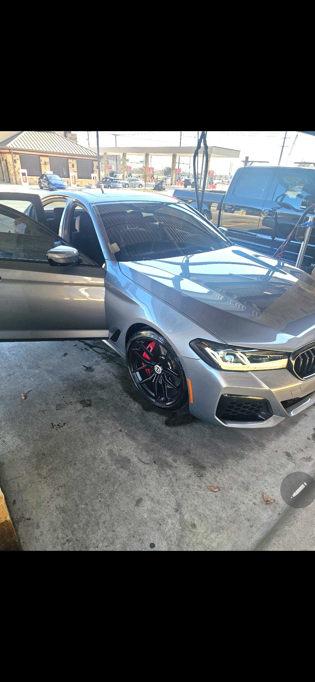 Used 2023 BMW M550i xDrive w/ Dynamic Handling Package AWD/4WD image 2
