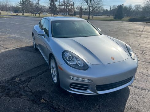 Used 2016 Porsche Panamera 4 Edition image 4
