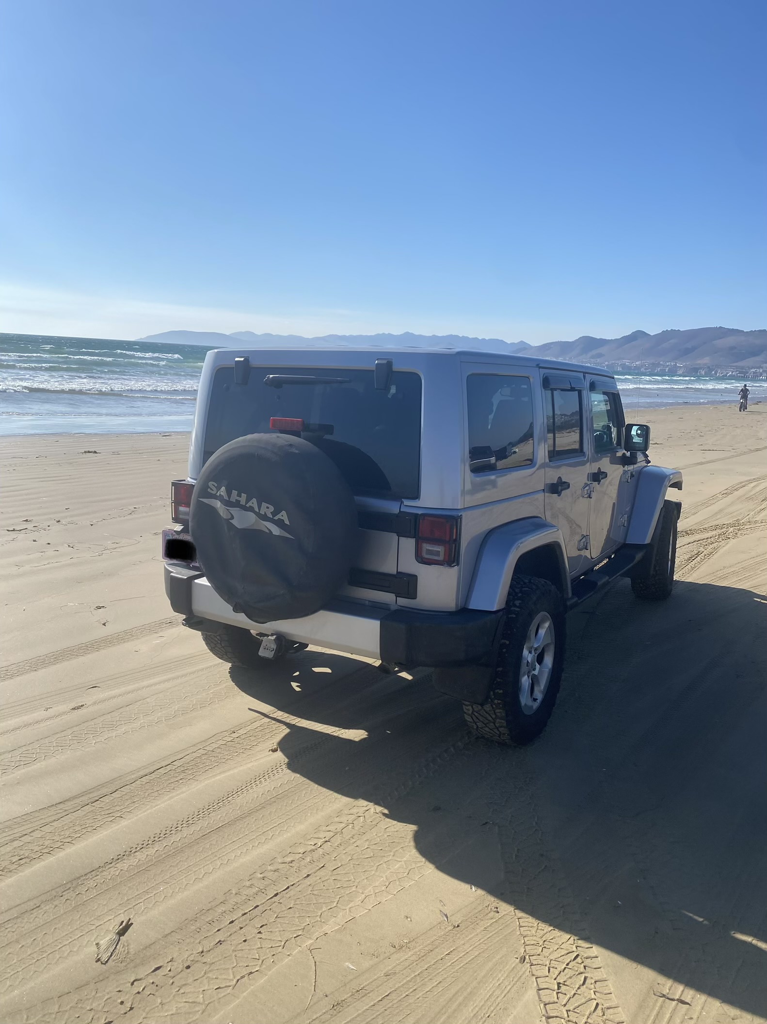 Used 2014 Jeep Wrangler Unlimited Sahara w/ Connectivity Group AWD/4WD image 1