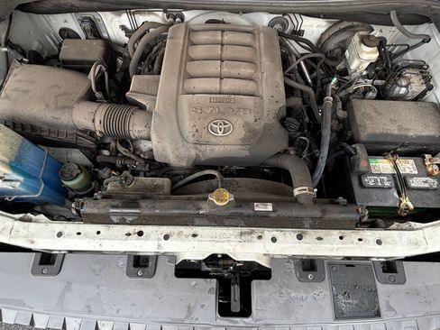 Used 2018 Toyota Tundra SR5 w/ SR5 Upgrade Package AWD/4WD image 9