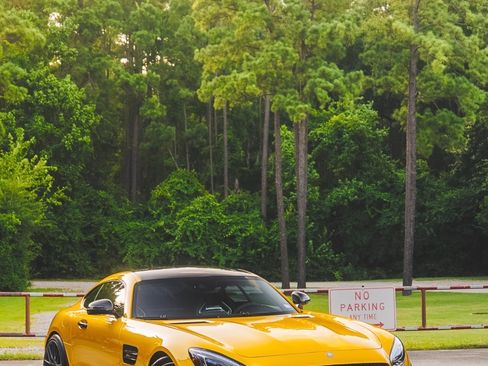 Used 2017 Mercedes-Benz AMG GT S image 4