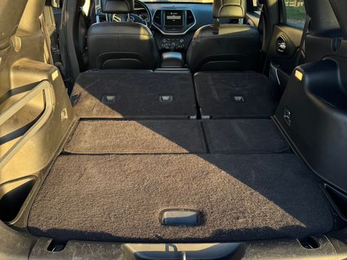 Used 2017 Jeep Cherokee Trailhawk image 11