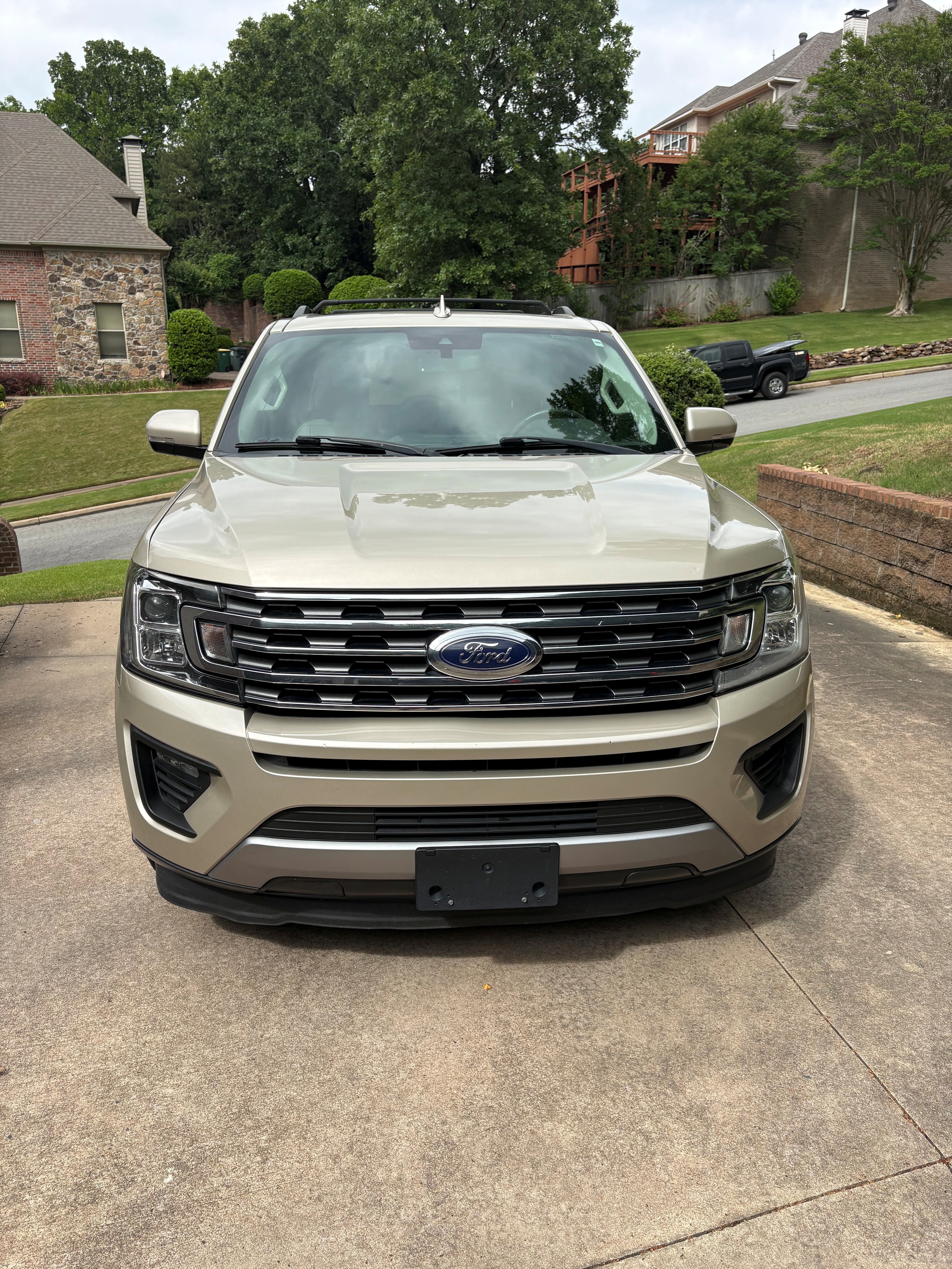 Used 2018 Ford Expedition XLT w/ Equipment Group 202A RWD image 2