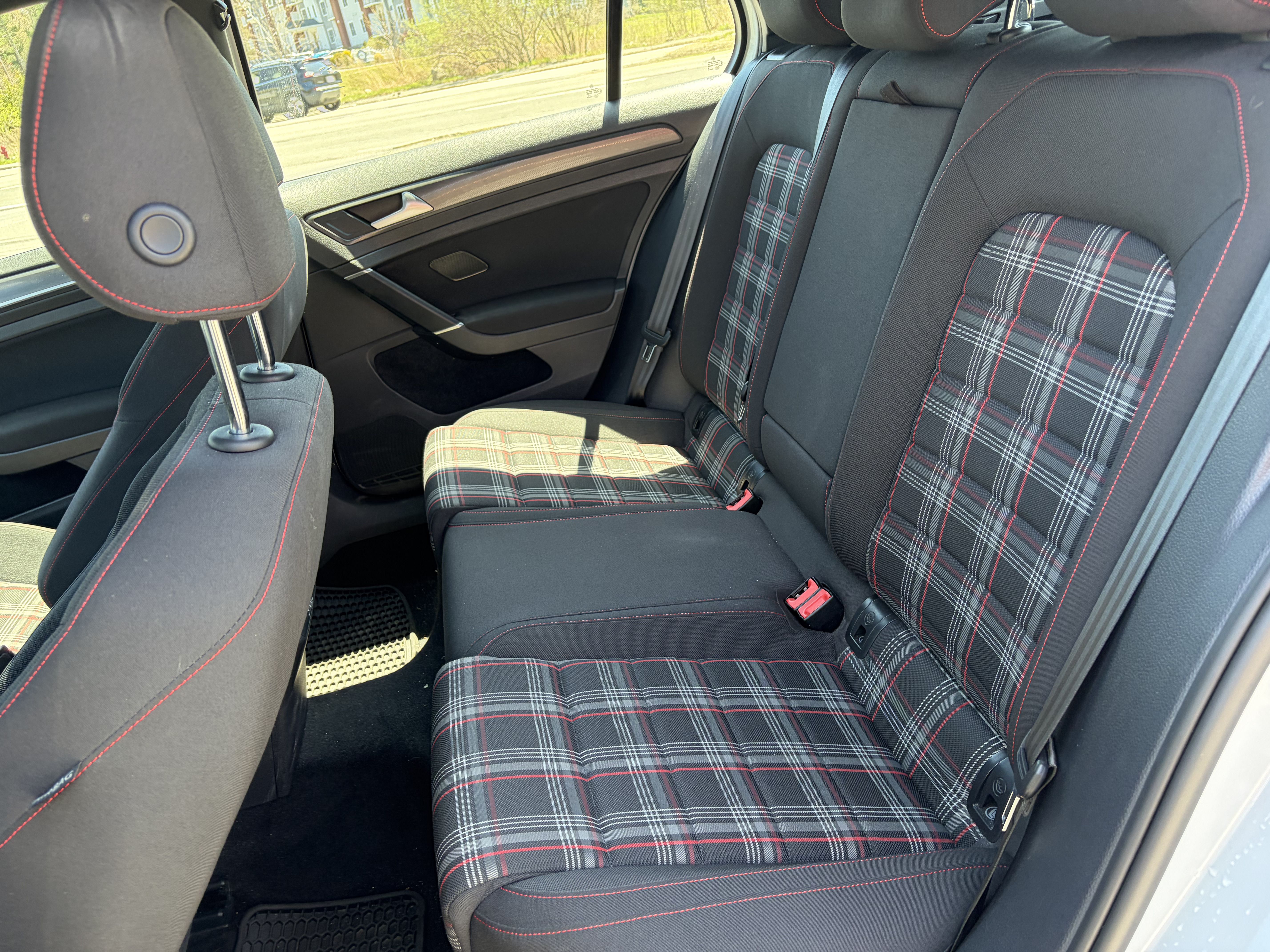 Used 2018 Volkswagen GTI SE FWD image 14