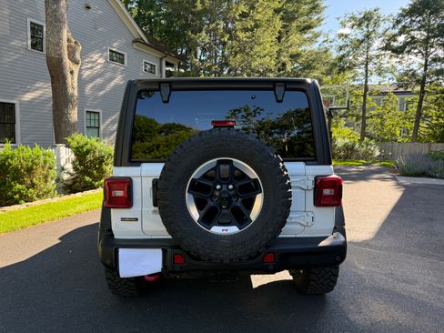 Used 2021 Jeep Wrangler Unlimited Rubicon w/ Dual Top Group AWD/4WD image 15