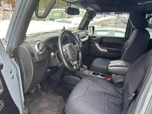 Used 2014 Jeep Wrangler Unlimited Sahara w/ Dual Top Group image 10