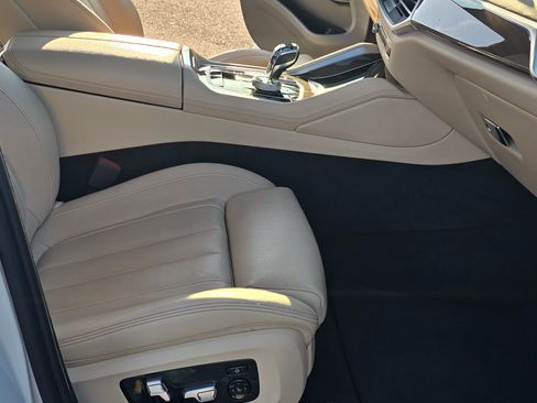Used 2022 BMW X6 M50i w/ Executive Package image 11