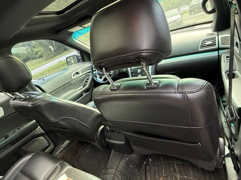 Used 2014 Ford Explorer XLT w/ Equipment Group 202A AWD/4WD image 12