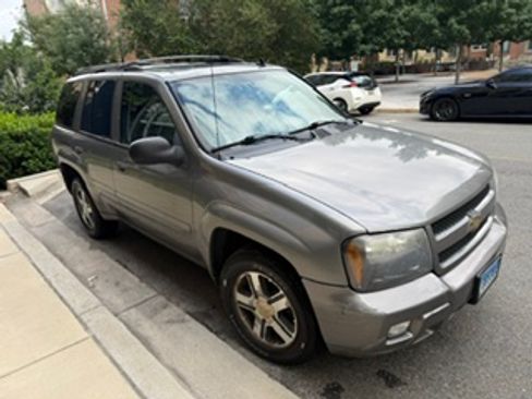Used 2008 Chevrolet TrailBlazer LT w/ Sun And Sound Package AWD/4WD image 8