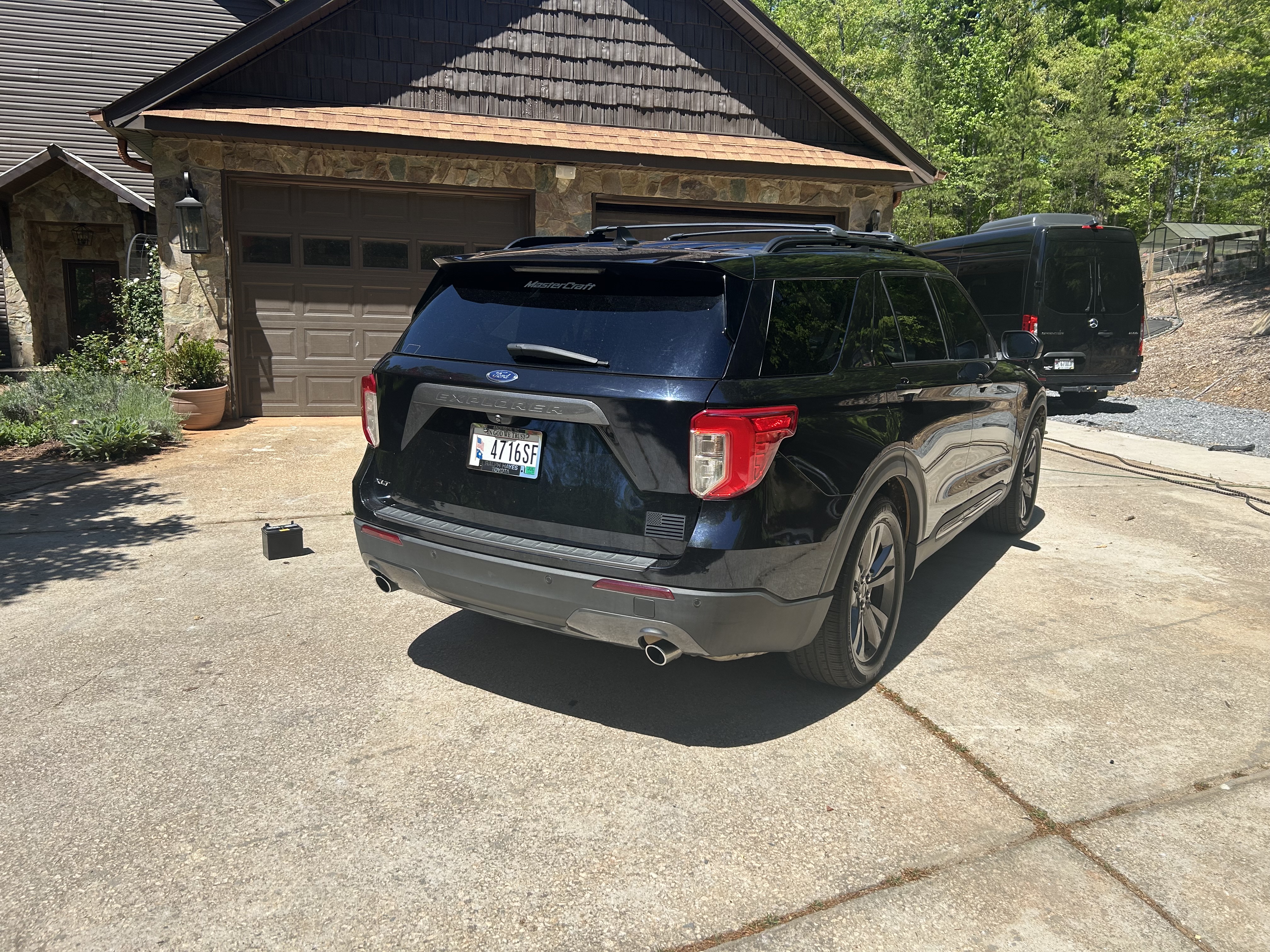 Used 2021 Ford Explorer XLT w/ Equipment Group 202A RWD image 8