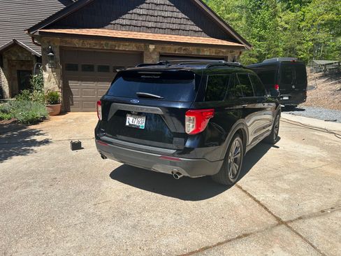 Used 2021 Ford Explorer XLT w/ Equipment Group 202A RWD image 8