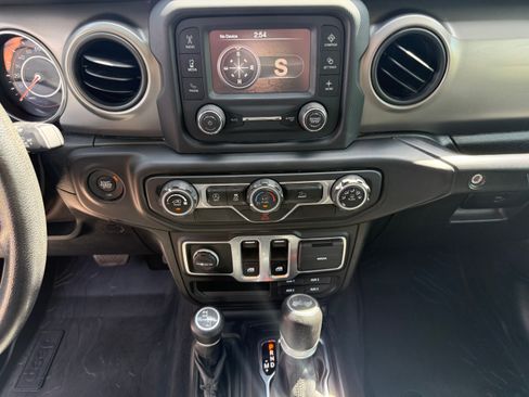 Used 2021 Jeep Wrangler Sport AWD/4WD image 15