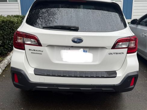 Used 2018 Subaru Outback 2.5i Limited AWD/4WD image 2