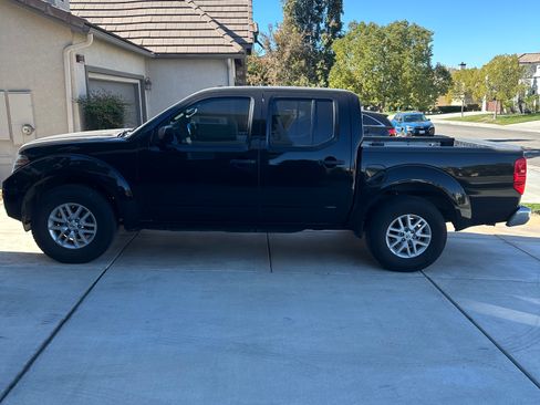 Used 2014 Nissan Frontier SV w/ SV Value Truck Package image 7