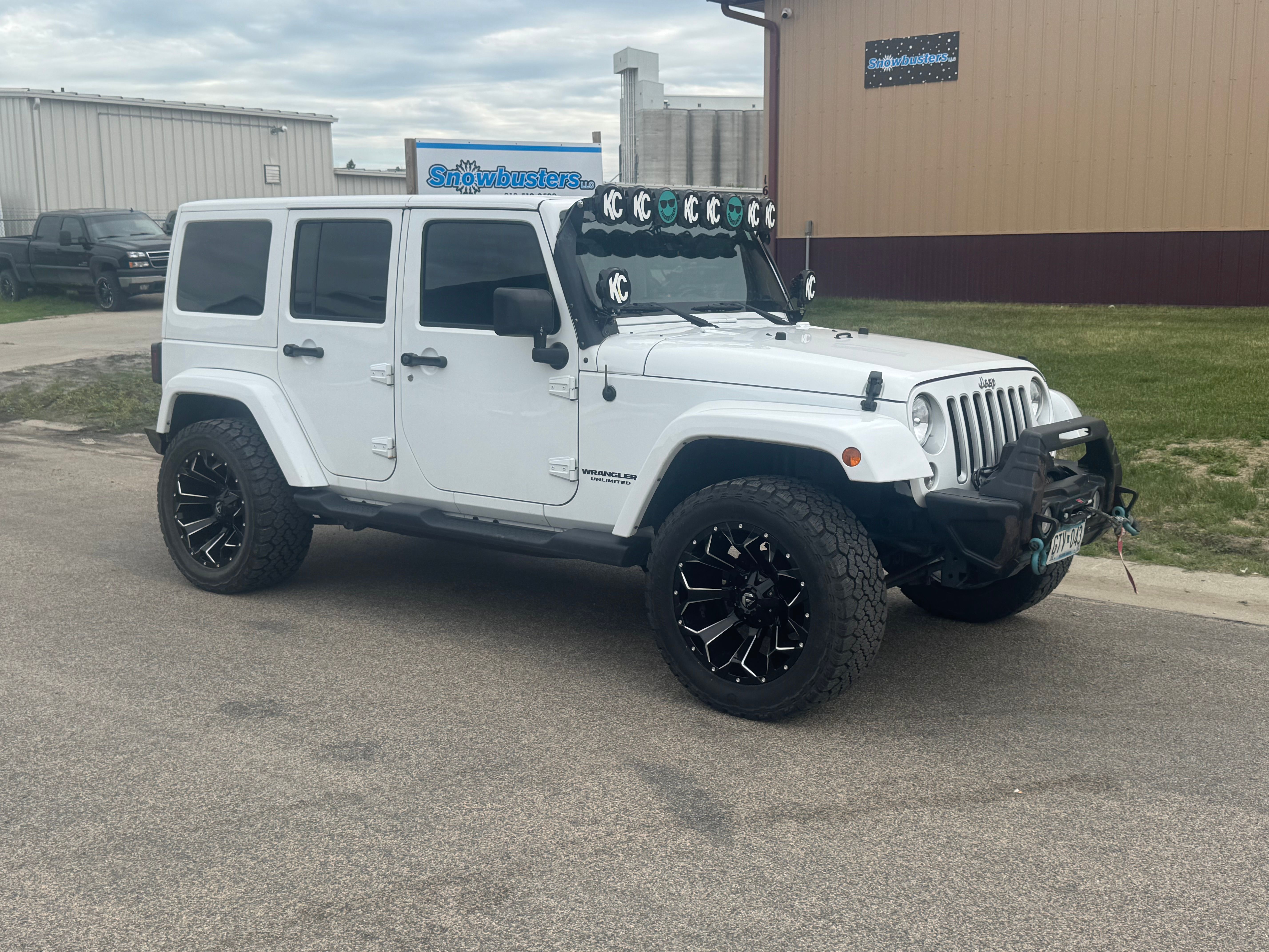 Used 2017 Jeep Wrangler Unlimited Sahara w/ Connectivity Group AWD/4WD image 4