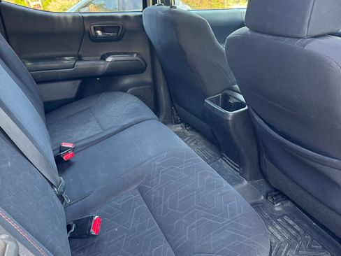 Used 2016 Toyota Tacoma TRD Sport w/ Premium & Technology Package AWD/4WD image 4