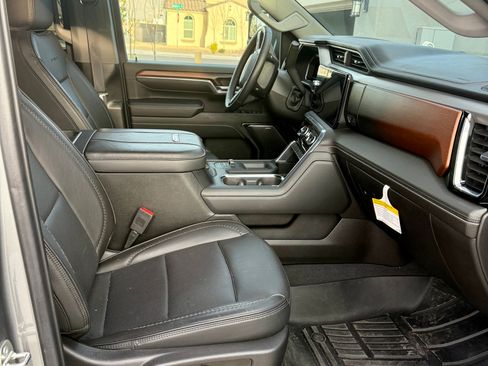 Used 2024 GMC Sierra 2500 Denali w/ Denali Reserve Package image 14