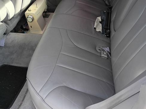 Used 1993 Lincoln Town Car Signature image 2