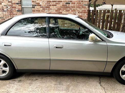 Used 2000 Lexus ES 330 FWD image 4