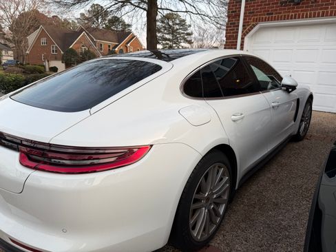 Used 2018 Porsche Panamera image 2