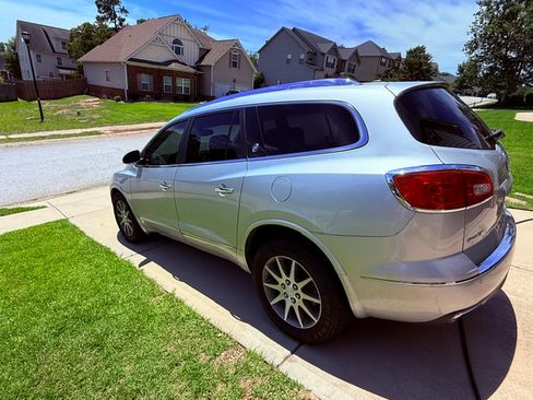 Used 2015 Buick Enclave Leather FWD image 1