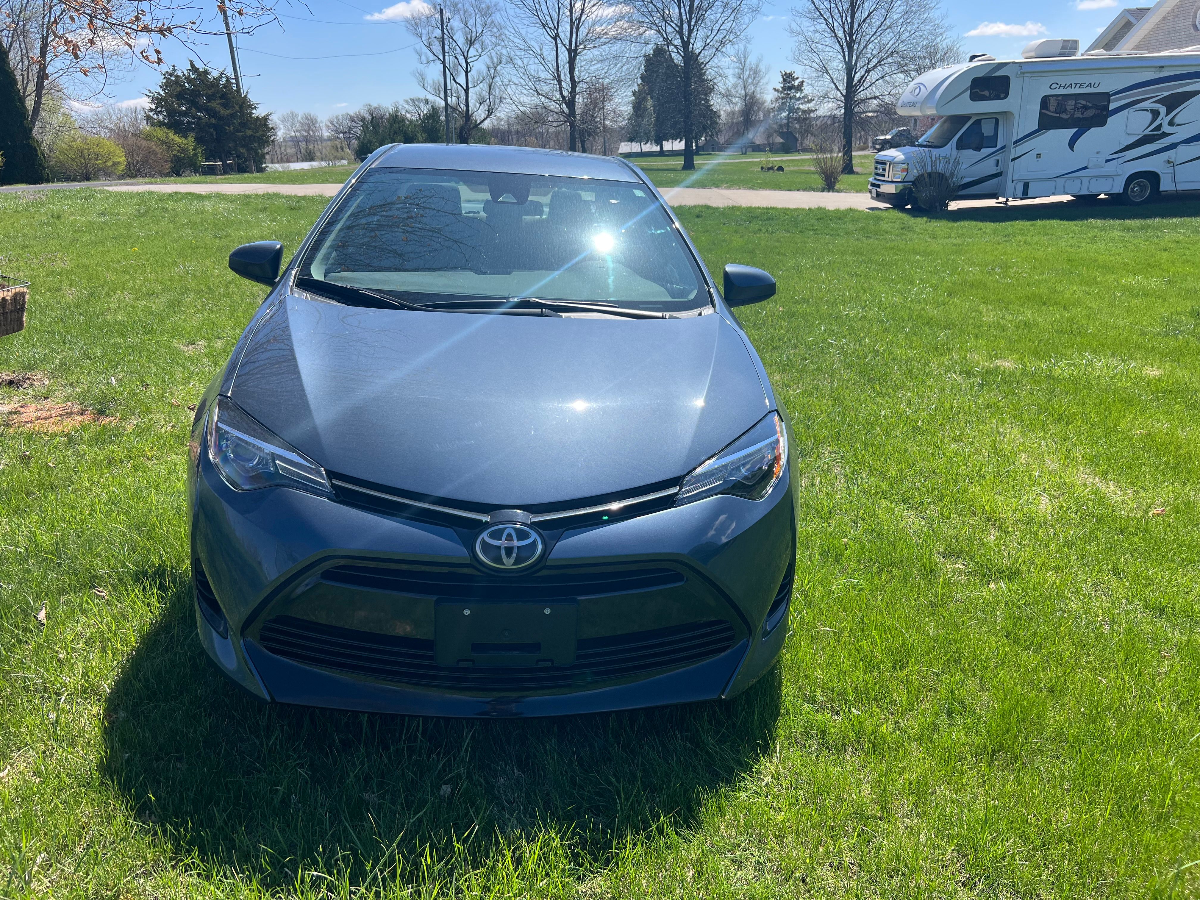 Used 2017 Toyota Corolla LE w/ Carpet Mat Package (TMS) FWD image 2