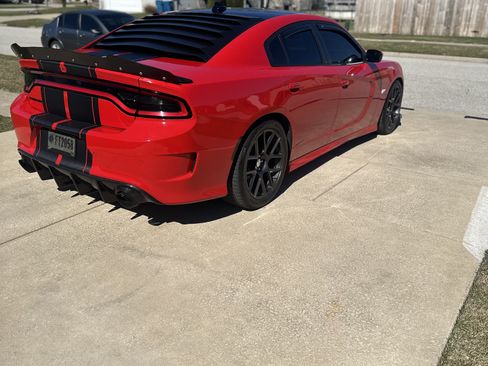 Used 2016 Dodge Charger R/T Scat Pack w/ Technology Group image 30