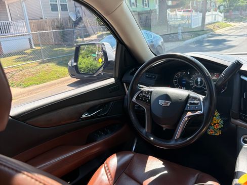 Used 2020 Cadillac Escalade Luxury AWD/4WD image 8