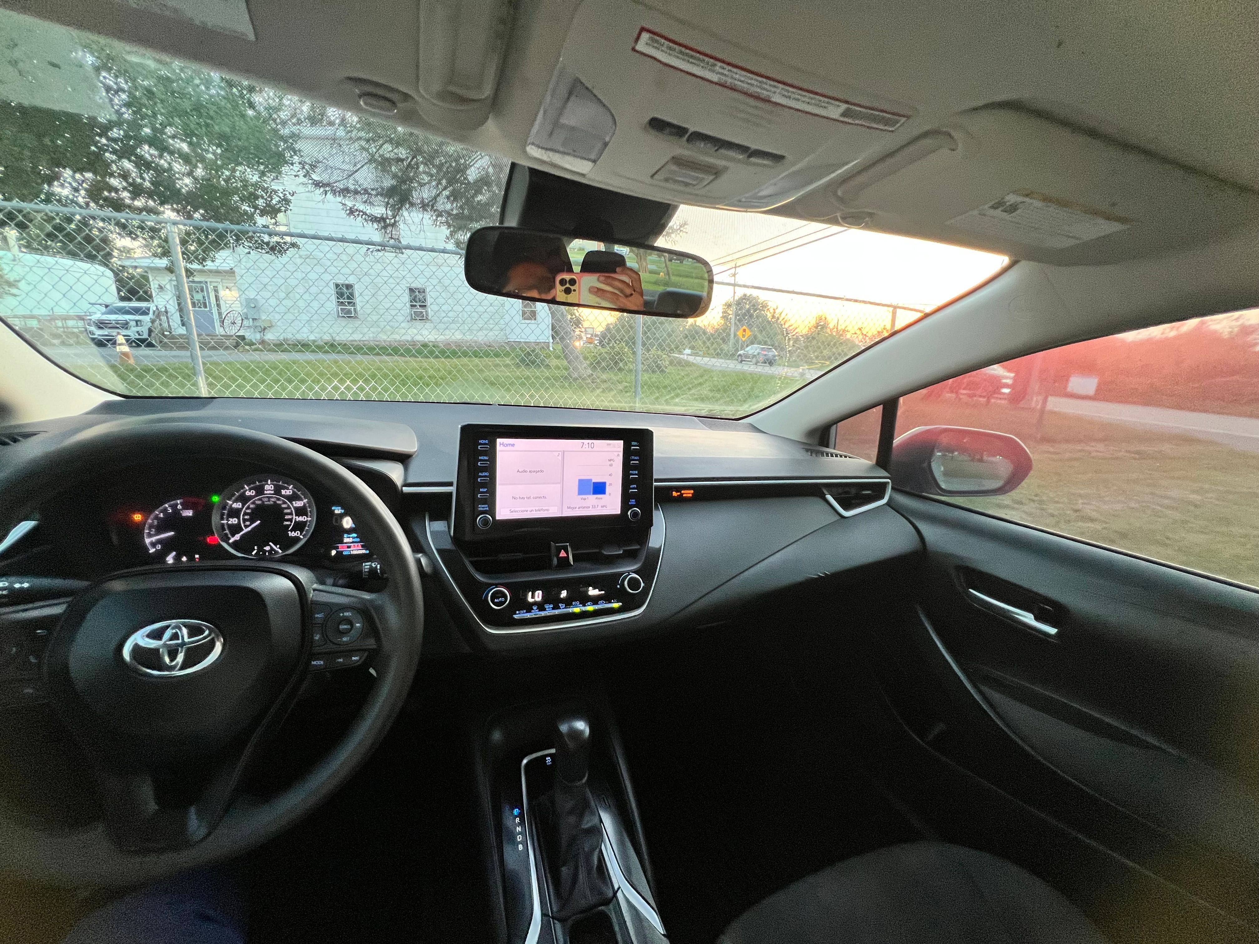 Used 2020 Toyota Corolla LE FWD image 5