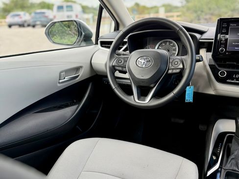 Used 2021 Toyota Corolla LE image 8