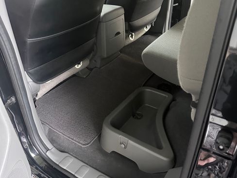 Used 2021 Nissan Frontier SV w/ Midnight Edition Floor Mats AWD/4WD image 6