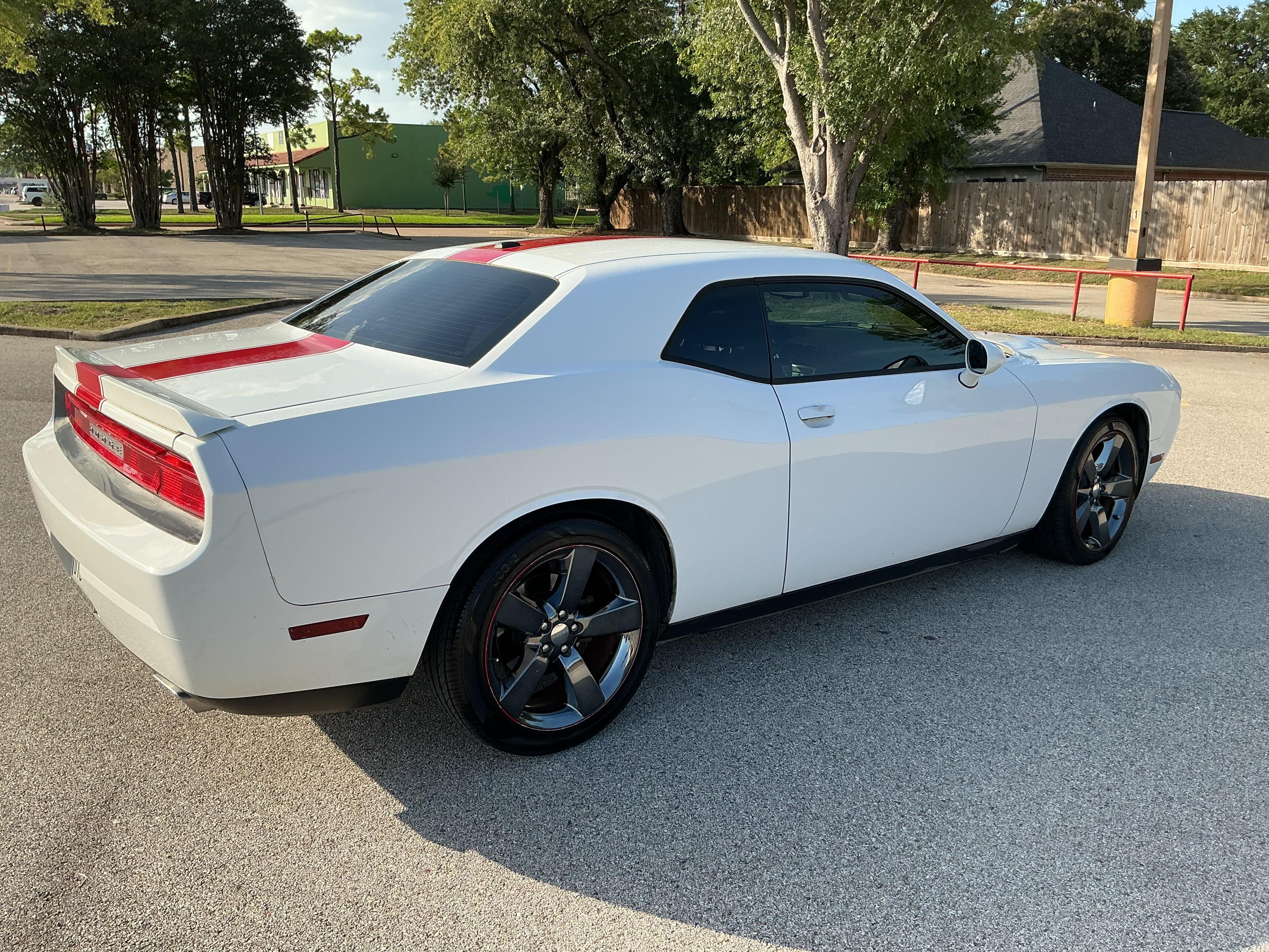 Used 2012 Dodge Challenger SXT RWD image 8
