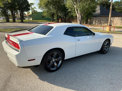 Used 2012 Dodge Challenger SXT image 8