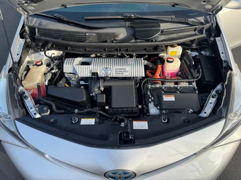 Used 2017 Toyota Prius V Five image 29