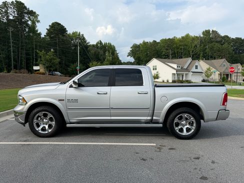 Used 2016 RAM 1500 Laramie w/ Convenience Group AWD/4WD image 10