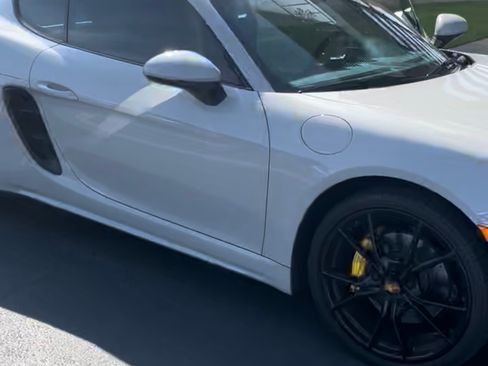 Used 2018 Porsche 718 Cayman RWD image 12