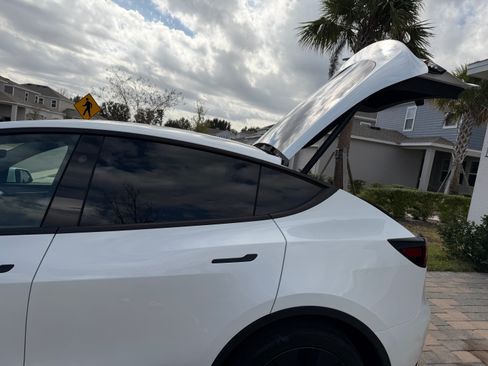 Used 2025 Tesla Model Y Long Range image 17