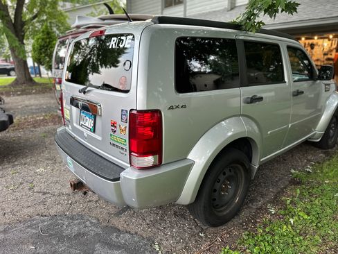 Used 2011 Dodge Nitro SXT image 4