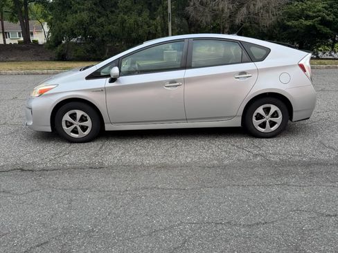 Used 2013 Toyota Prius Three FWD image 2