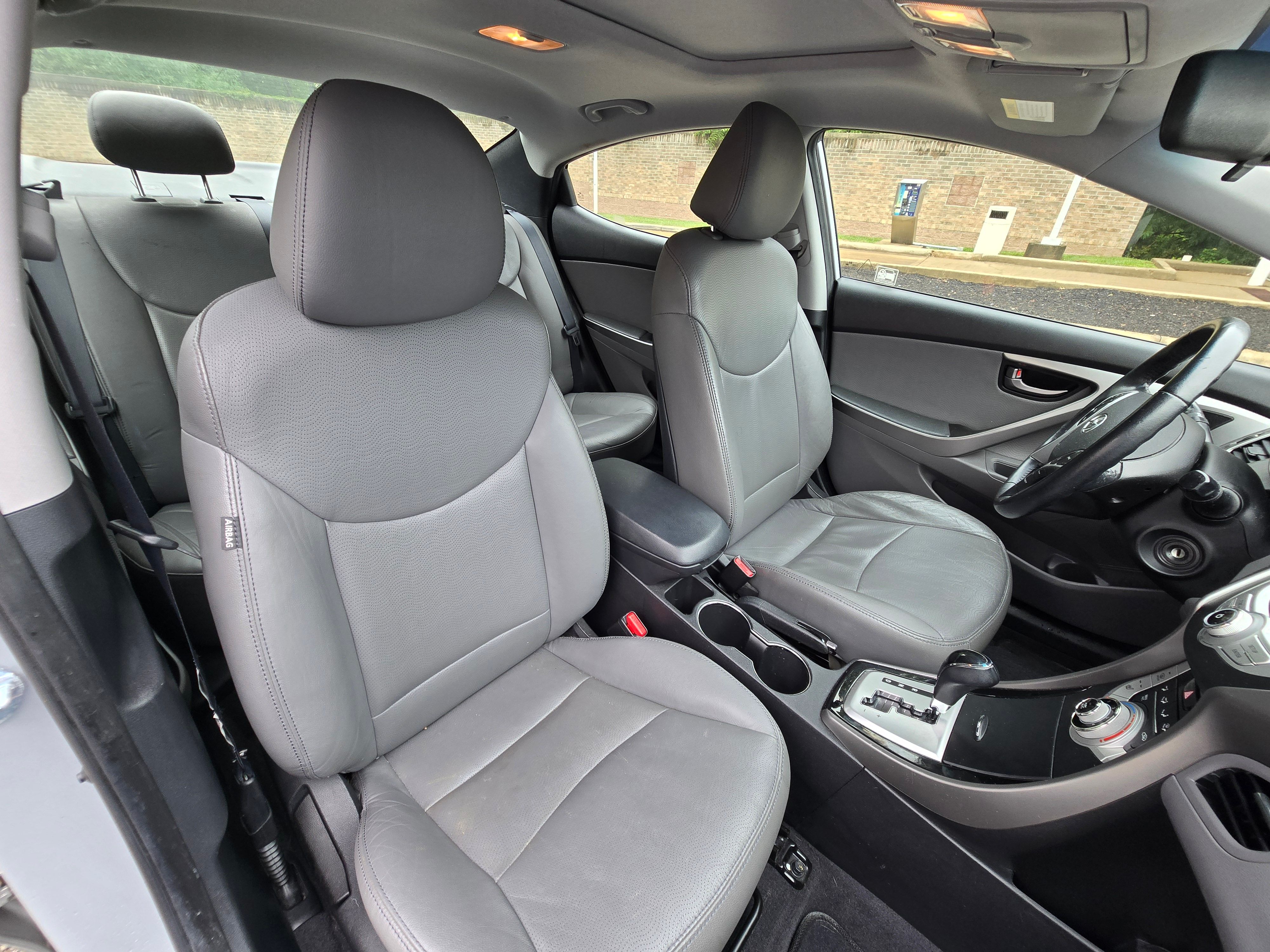 Used 2011 Hyundai Elantra Limited FWD image 16