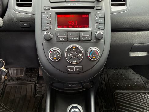 Used 2013 Kia Soul FWD image 14
