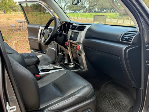 Used 2012 Toyota 4Runner Limited AWD/4WD image 14