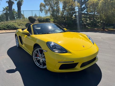 Used 2017 Porsche 718 Boxster S image 9