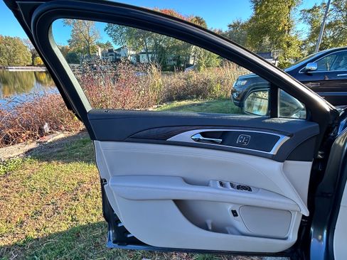 Used 2019 Lincoln MKZ Reserve image 19